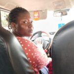 CÔTE D&rsquo;IVOIRE/8 MARS : MARTHE, CONDUCTRICE DE « WORO-WORO » À COCODY, OU QUAND LA FEMME CASSE LES CODES ET INSPIRE UNE GÉNÉRATION