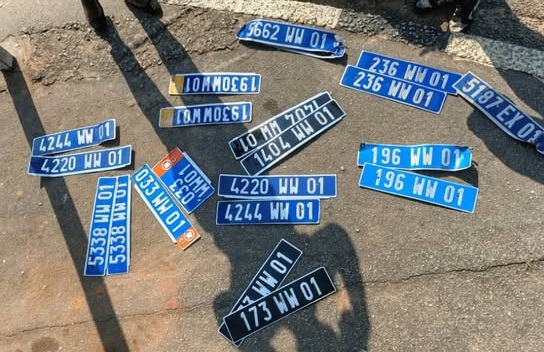 1.plaque de vehicule