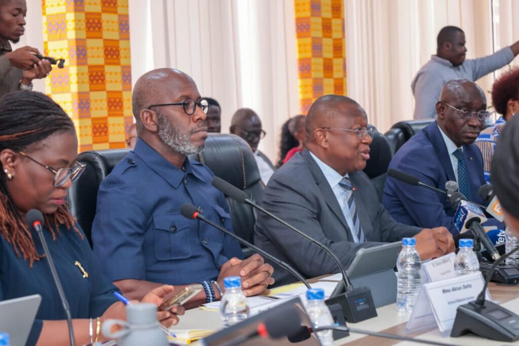Amadou Coulibaly, 3è à partir de la gauche, veut tenir compte des préoccupations des professionnels1