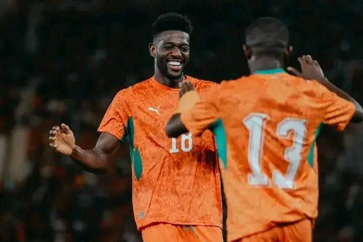 Malick Yalcouyé félicité par Ibrahim Sangaré. La Côte d'Ivoire a battu le Ghana 2 buts à 0