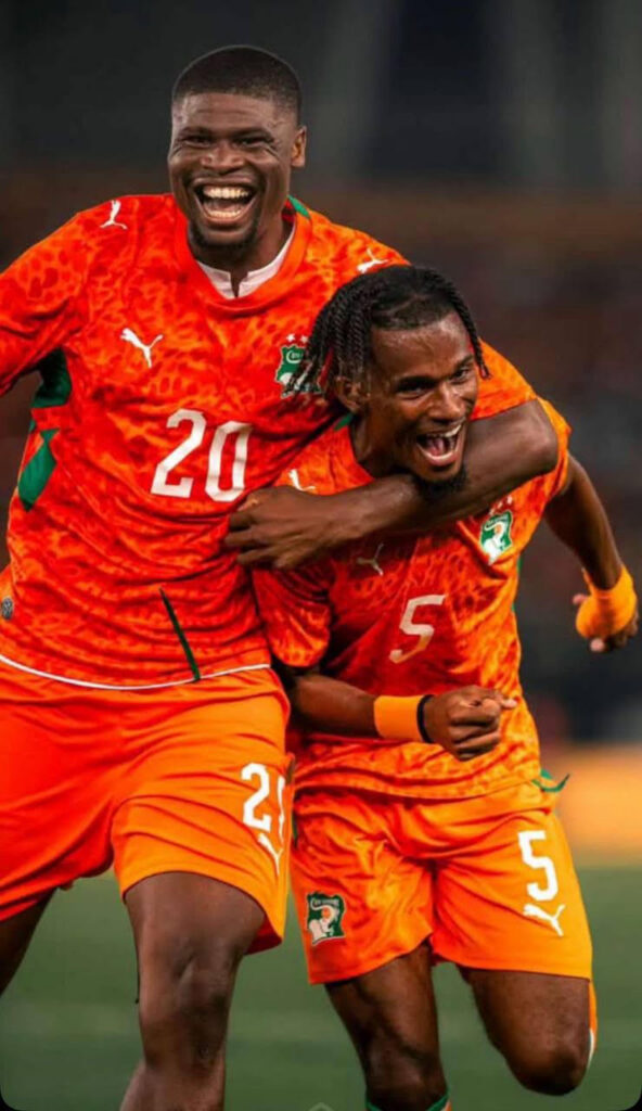 Yan Gboho, buteur à la 89è mn félicité par Emmanuel Agbadou